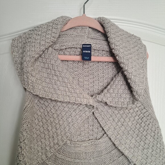Old Navy Gray Knit Vest - Picture 2 of 4